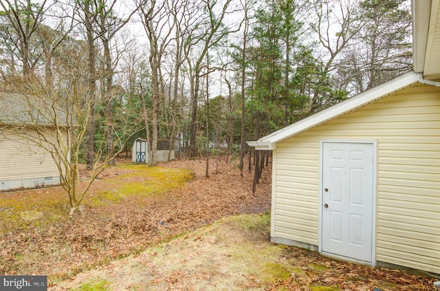 view of yard with an outbuilding and a shed