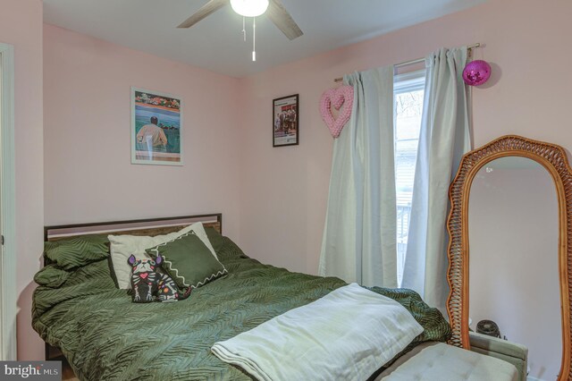 bedroom featuring a ceiling fan