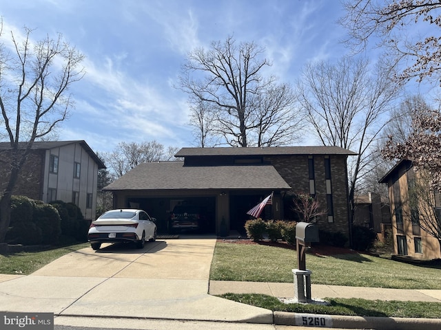 view of front of house featuring concrete driveway, roof with shingles, a garage, and a front yard