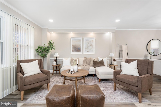 living room with crown molding, recessed lighting, wood finished floors, and baseboards