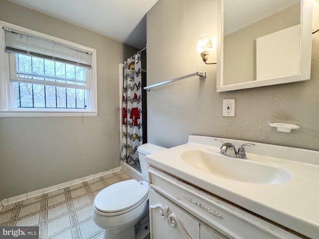 full bathroom featuring vanity, a shower with shower curtain, baseboards, tile patterned floors, and toilet