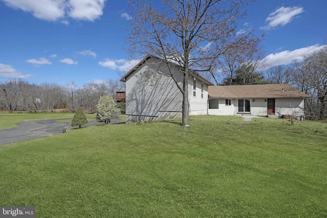 view of yard featuring aphalt driveway