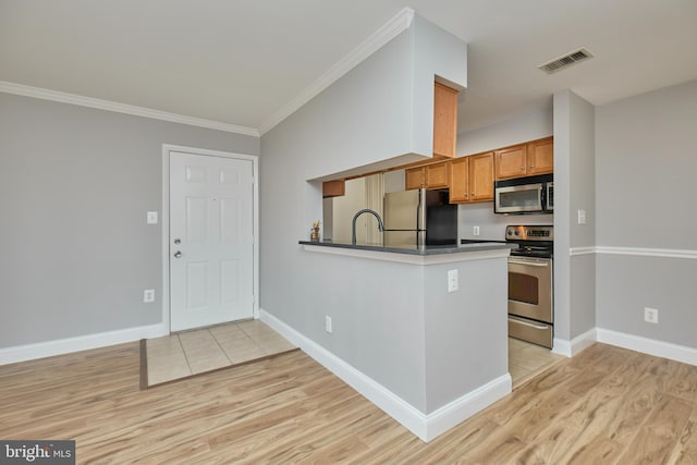 kitchen with visible vents, brown cabinets, appliances with stainless steel finishes, light wood finished floors, and baseboards