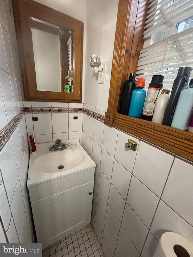 3316 Jasper St, Philadelphia, PA 19134 - half bathroom with tile patterned flooring, tile walls, and vanity
