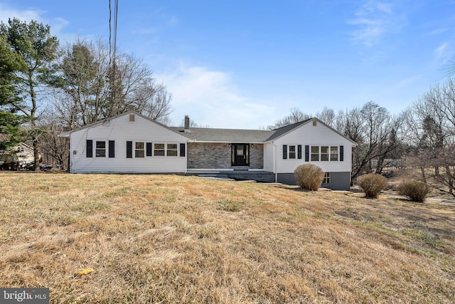 view of front of home with a front lawn