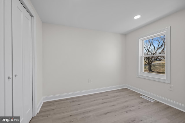 unfurnished bedroom featuring visible vents, baseboards, light wood-style flooring, recessed lighting, and a closet