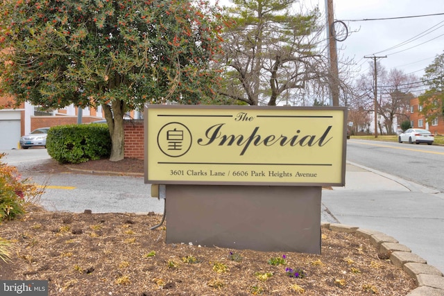 view of community / neighborhood sign