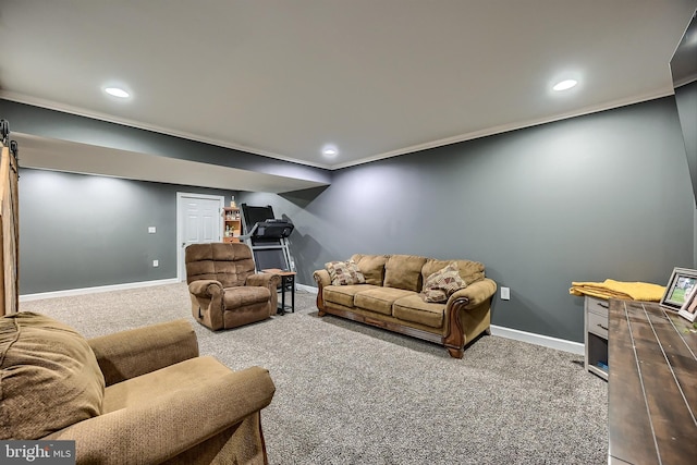 living area featuring baseboards, carpet floors, recessed lighting, ornamental molding, and a barn door