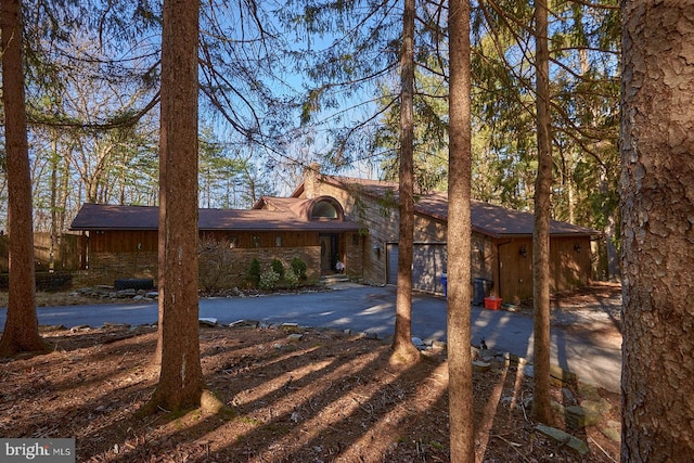 view of front of home featuring driveway and a garage