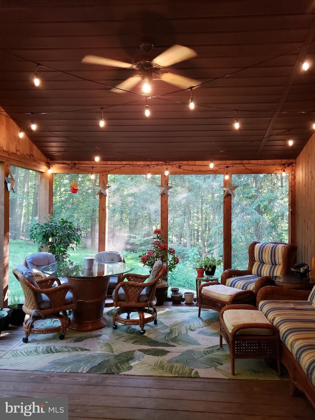 sunroom featuring ceiling fan