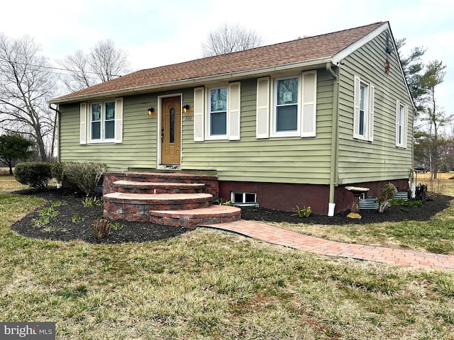 view of front facade featuring a front yard