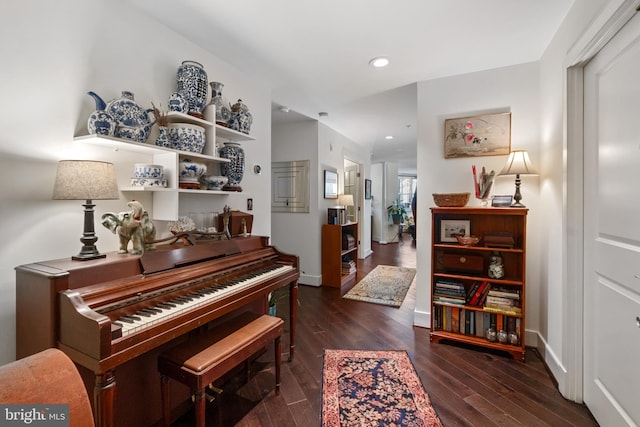 living area with recessed lighting, wood finished floors, and baseboards