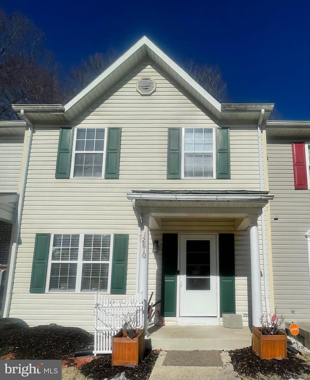 view of front facade with covered porch