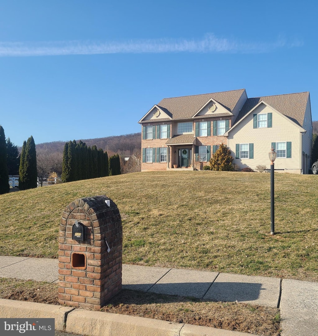 view of front of house with a front yard