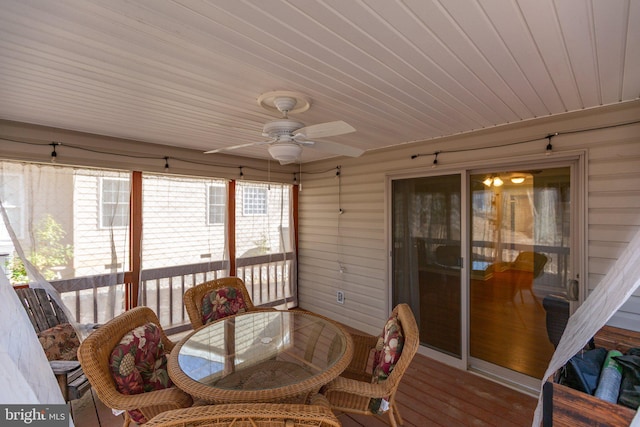 sunroom / solarium featuring a ceiling fan