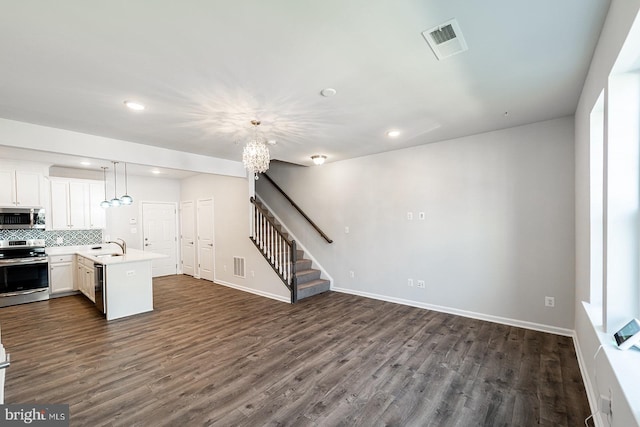 kitchen featuring visible vents, appliances with stainless steel finishes, dark wood finished floors, and decorative backsplash