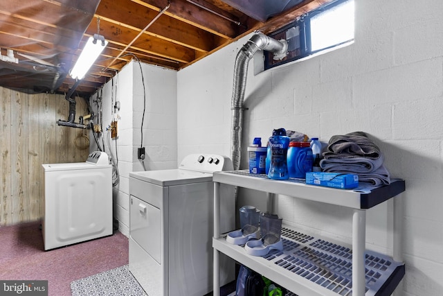 laundry room with laundry area and independent washer and dryer