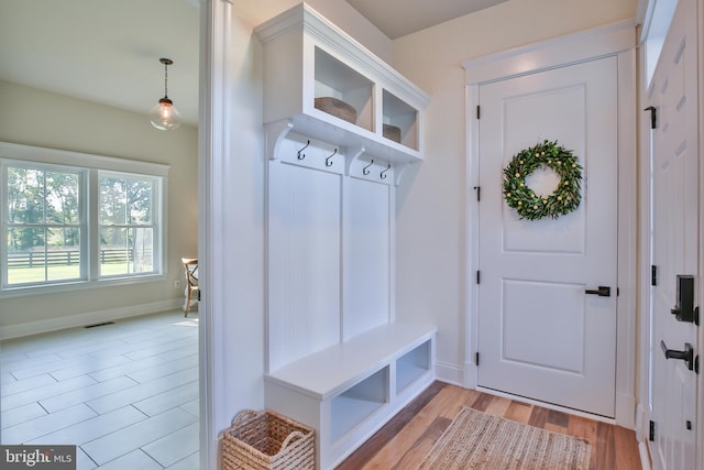 mudroom with visible vents, light wood-style flooring, and baseboards