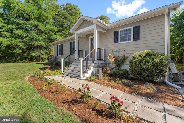 view of front of house with a front yard