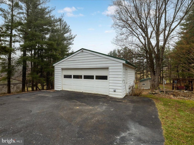 view of detached garage