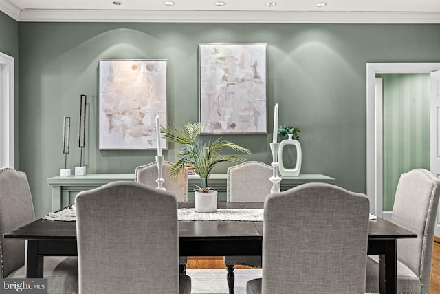 dining space featuring baseboards, wood finished floors, recessed lighting, and ornamental molding