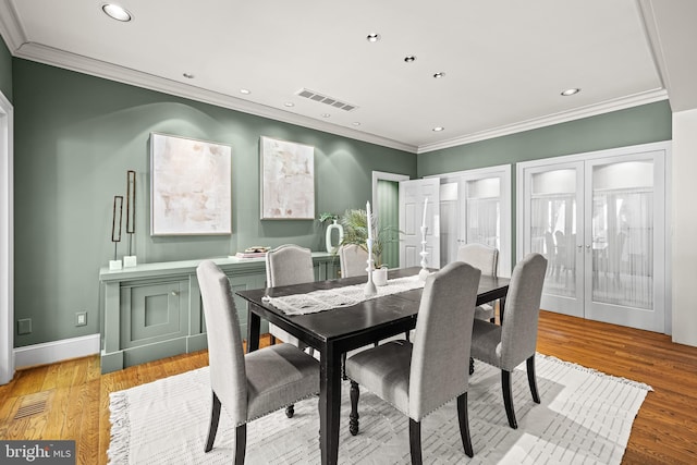 dining space with recessed lighting, light wood-style flooring, visible vents, and ornamental molding