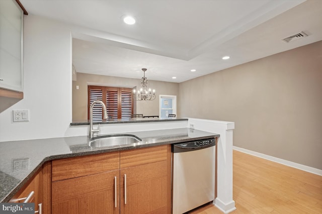 kitchen featuring visible vents, light wood-style flooring, recessed lighting, a sink, and dishwasher