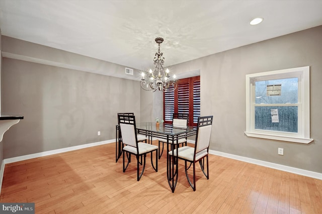 dining space featuring light wood-type flooring, visible vents, recessed lighting, an inviting chandelier, and baseboards