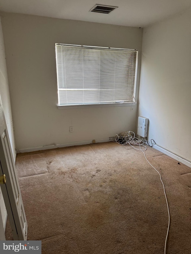 empty room with visible vents and carpet