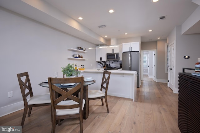 dining room with visible vents, recessed lighting, baseboards, and light wood-style floors