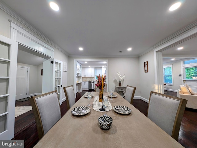 dining room with recessed lighting, baseboards, ornamental molding, and dark wood-style flooring