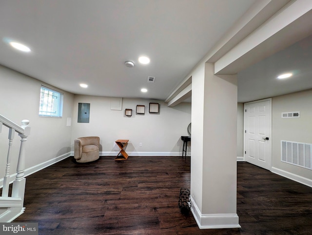 sitting room featuring visible vents, recessed lighting, baseboards, and wood finished floors