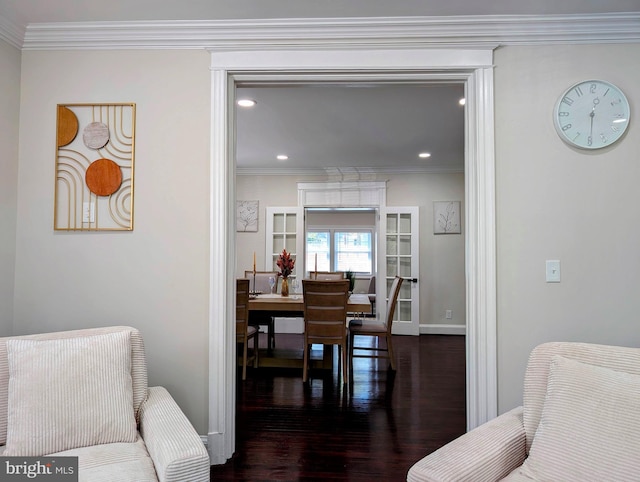 dining room with crown molding, recessed lighting, dark wood-style floors, and baseboards