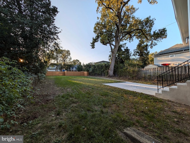 view of yard featuring fence