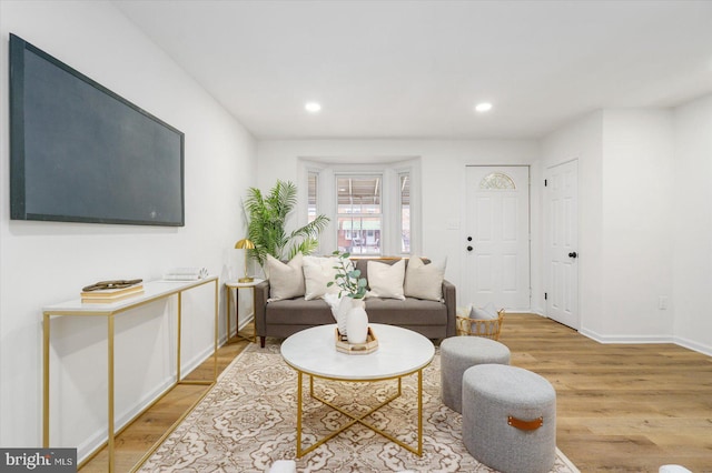 living area featuring recessed lighting, light wood-type flooring, and baseboards