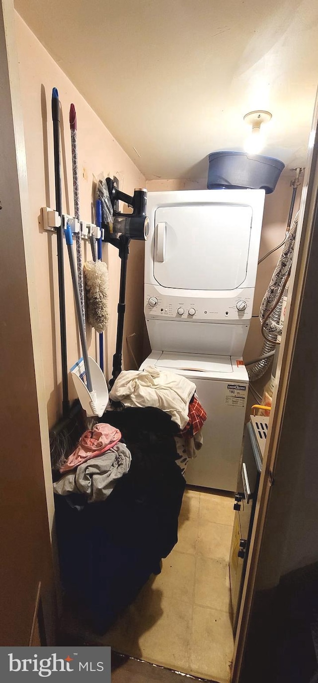 laundry room featuring laundry area and stacked washer / drying machine