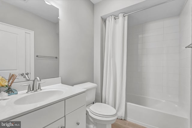 full bathroom featuring wood finished floors, toilet, vanity, and shower / bathtub combination with curtain