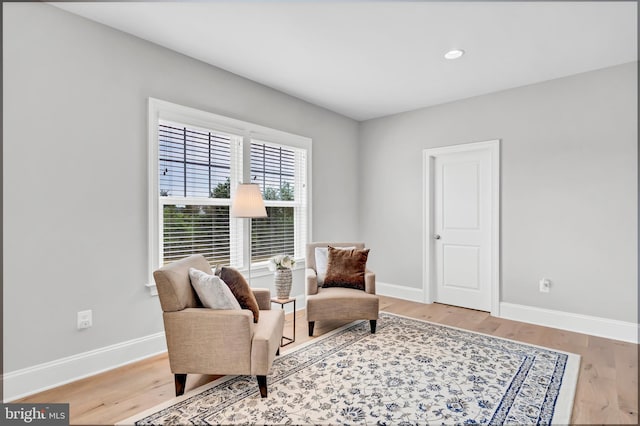 living area featuring recessed lighting, baseboards, and wood finished floors