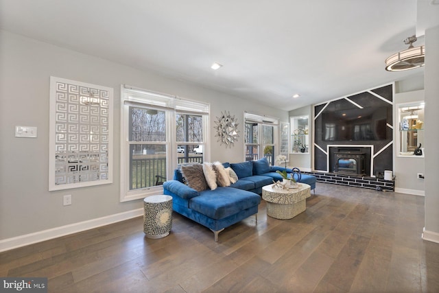 living room featuring recessed lighting, baseboards, and hardwood / wood-style floors