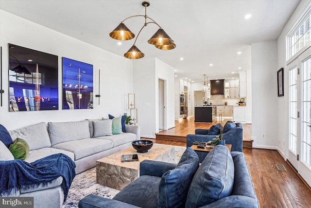 living area featuring recessed lighting, visible vents, a healthy amount of sunlight, and wood finished floors