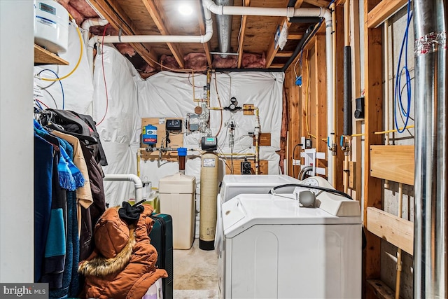 laundry area with laundry area and independent washer and dryer