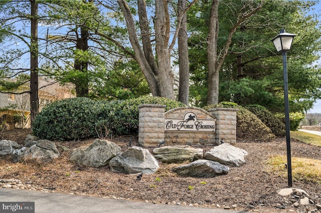 view of community / neighborhood sign