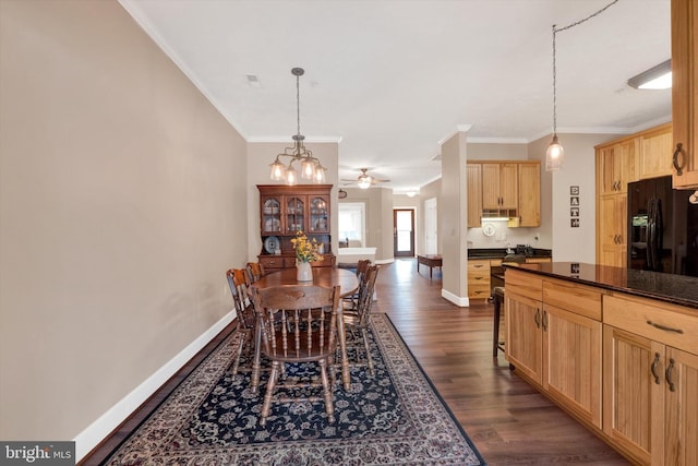 dining space with dark wood-style floors, baseboards, ceiling fan, and ornamental molding