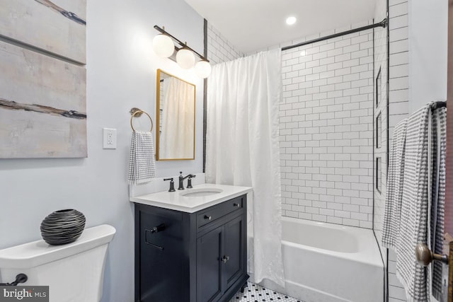 bathroom with toilet, vanity, and shower / bath combo