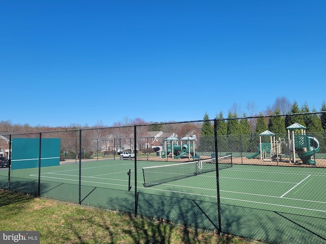 15200 Spotted Turtle Ct, Woodbridge, VA 22193 - view of sport court featuring fence and playground community