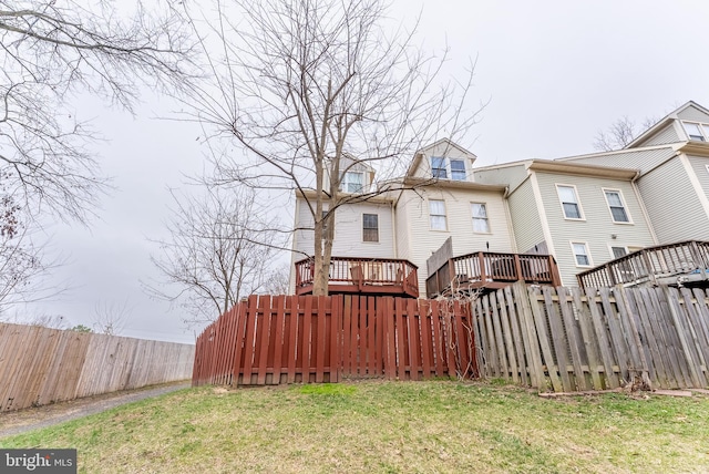 exterior space featuring fence private yard and a front lawn