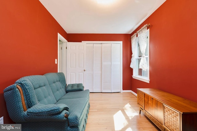 sitting room featuring light wood-style flooring and baseboards