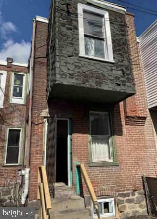 view of front facade with brick siding