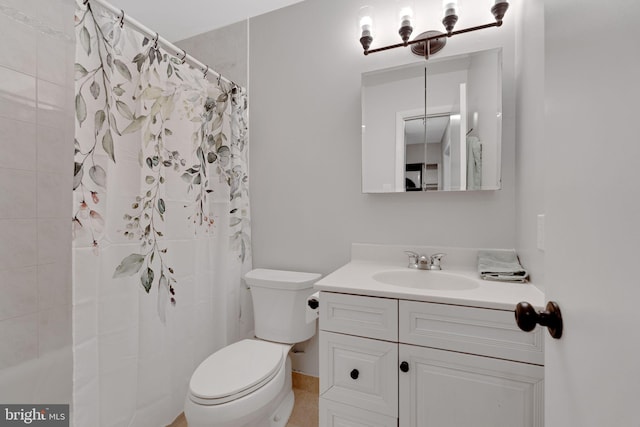 full bathroom featuring vanity, a shower with shower curtain, and toilet