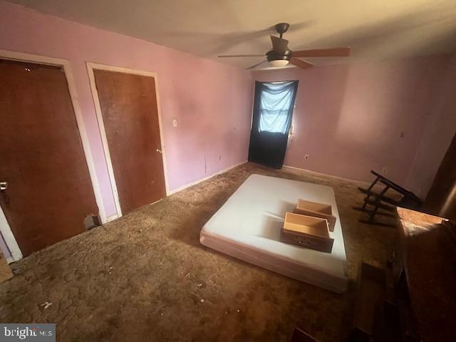 foyer entrance with a ceiling fan